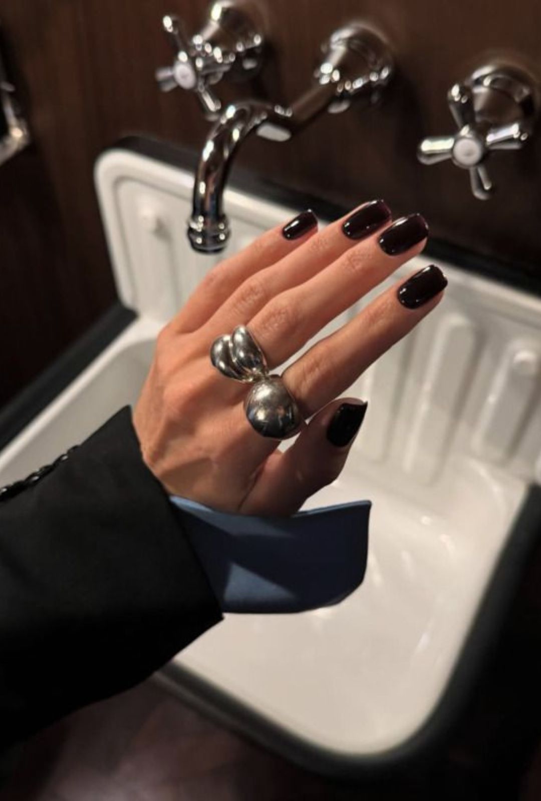 Tendencias de uñas otoño 2025: elegancia y calidez en tus manos