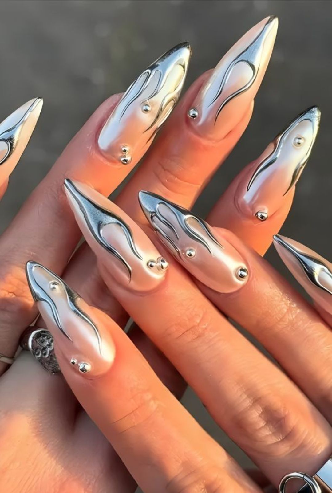 Uñas puntiagudas estilo bruja: los diseños más cool y atrevidos