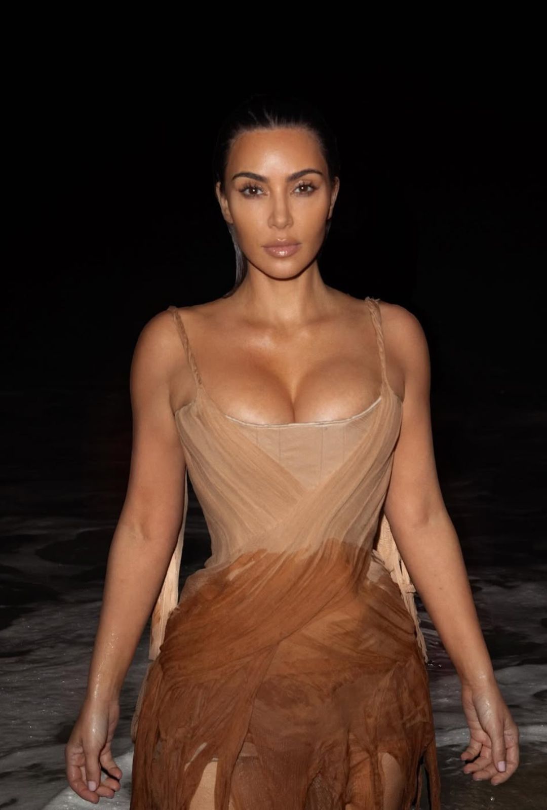Kim Kardashian luce vestido McQueen vintage en Río de Janeiro