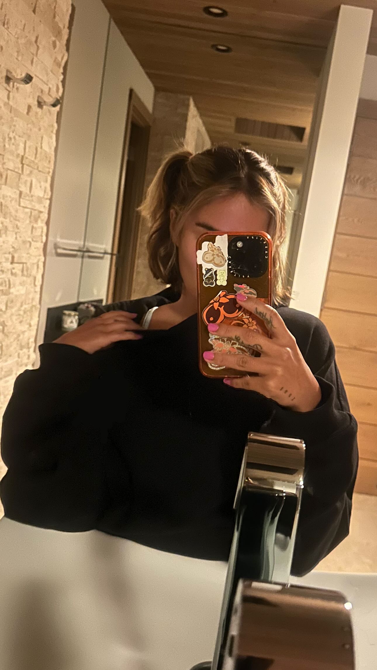 Además de vivir durante un mes en Hawái, Karol G decidió cambiar su look radicalmente. Así luce ahora la Bichota.