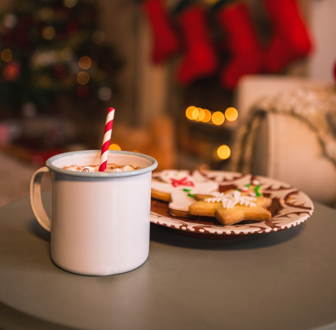 El café como bebida flexible durante Navidad, con versiones calientes y frías para distintos horarios y ocasiones.