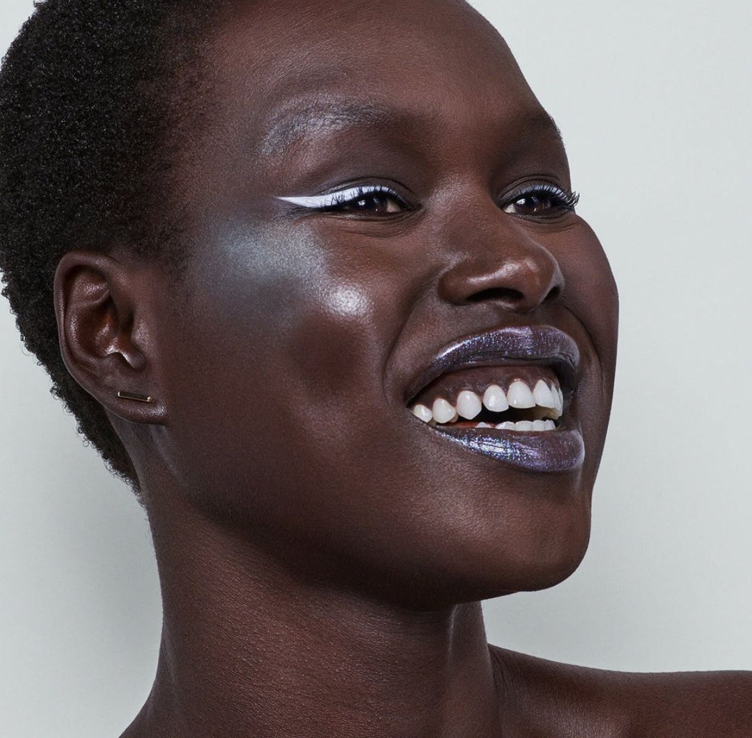 Cloud Dancer cómo llevar el color Pantone 2026 al maquillaje diario