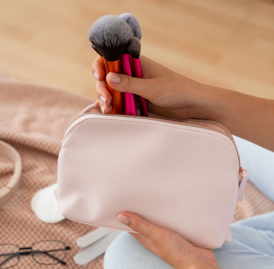 Decluttering cosmético: la limpieza que prepara tu neceser para enero