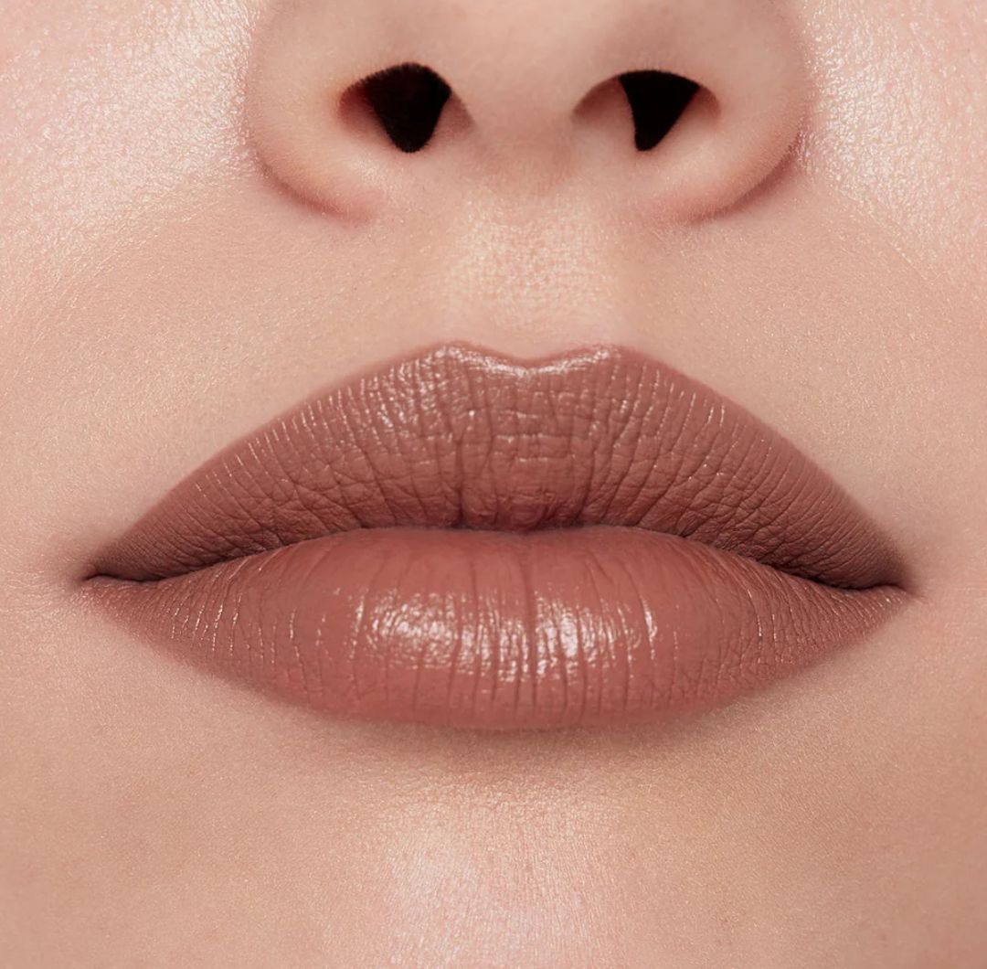 Labiales en diciembre: tonos, texturas y acabados que definirán la temporada