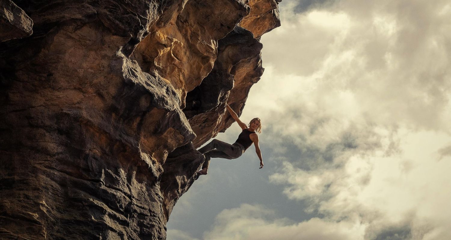 Apex: Charlize Theron en un thriller extremo de supervivencia