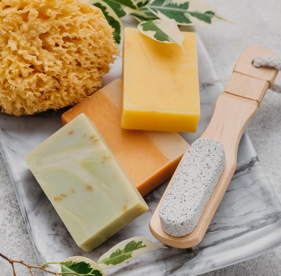 El jabón de cúrcuma se ha vuelto popular por sus propiedades antibacterianas y antioxidantes.