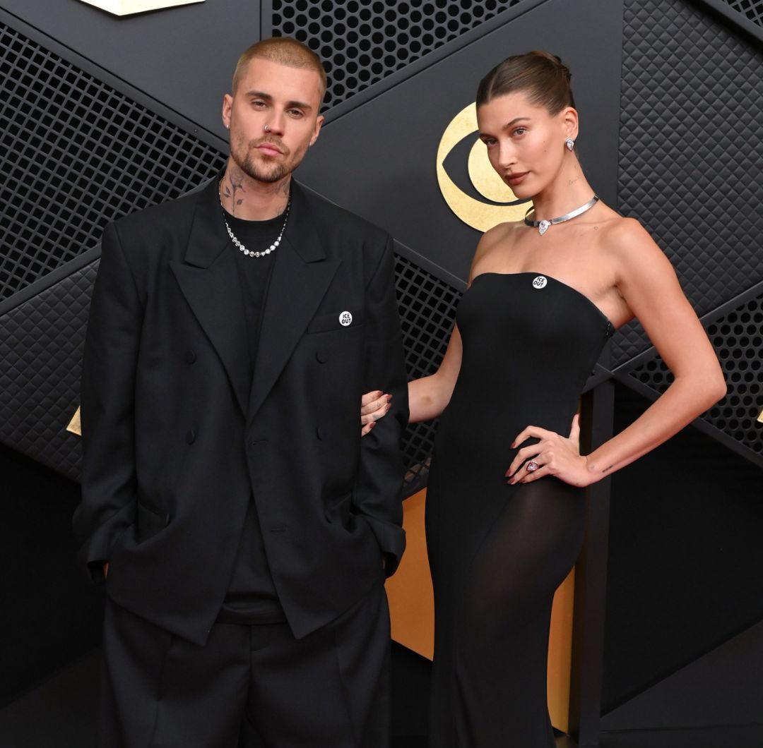 ICE Out: qué significa el broche que lucieron las celebridades en los Grammy