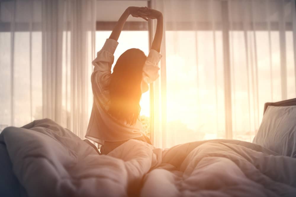 Despertar con energía es síntoma de un buen descanso.