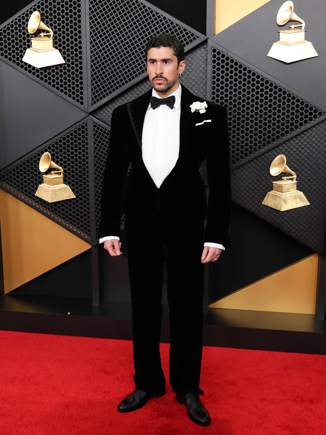 Schiaparelli rompió las reglas con su primer traje masculino / Créditos: Instagram Schiaparelli