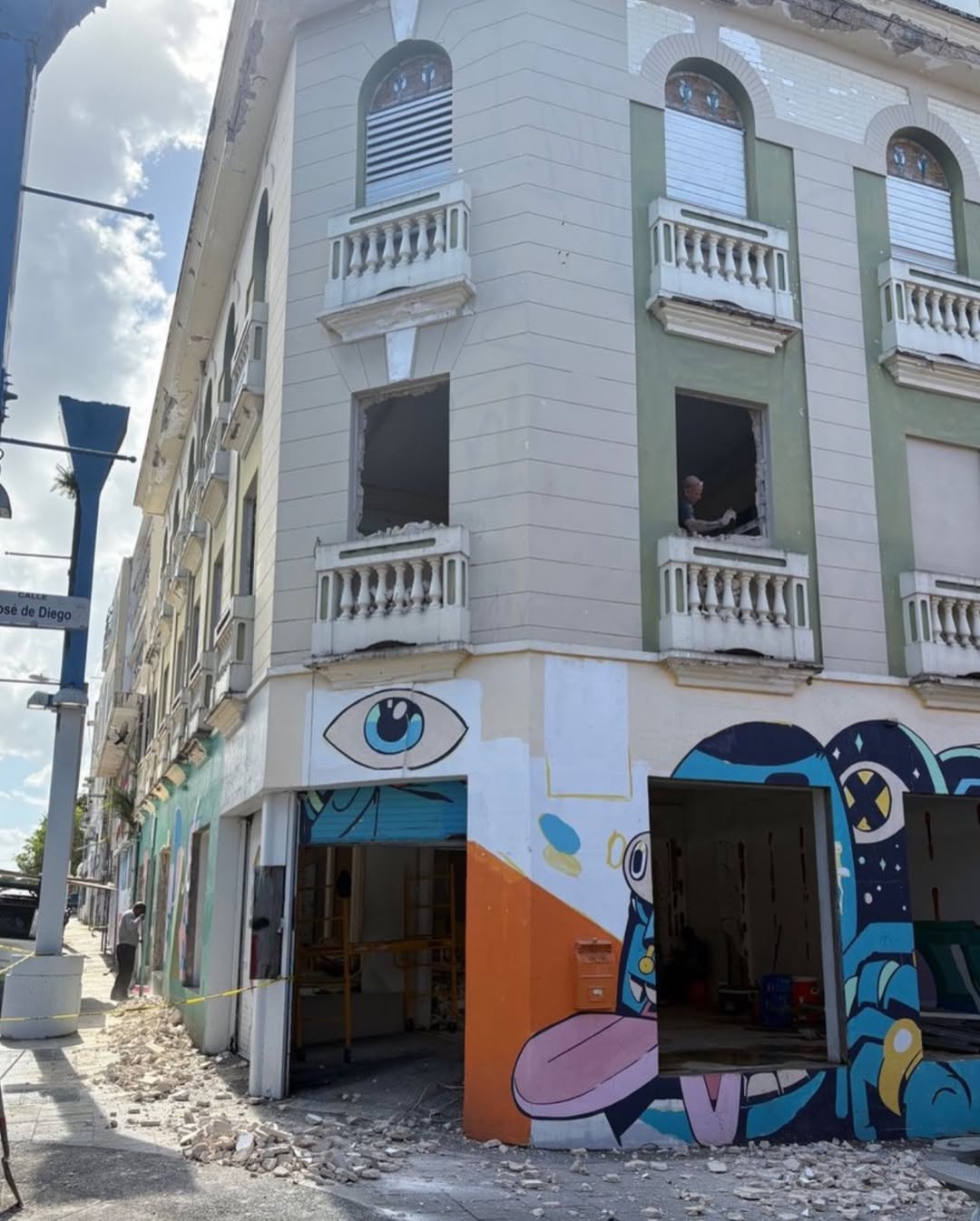 Este era el estado del edificio, en abandono desde hace años / Créditos: Instagram Fans Bad Bunny