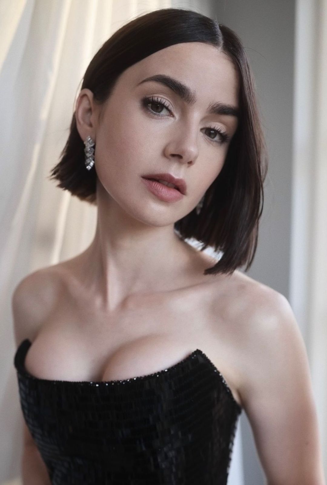 Lily Collins interpretará a Audrey Hepburn en Desayuno con diamantes