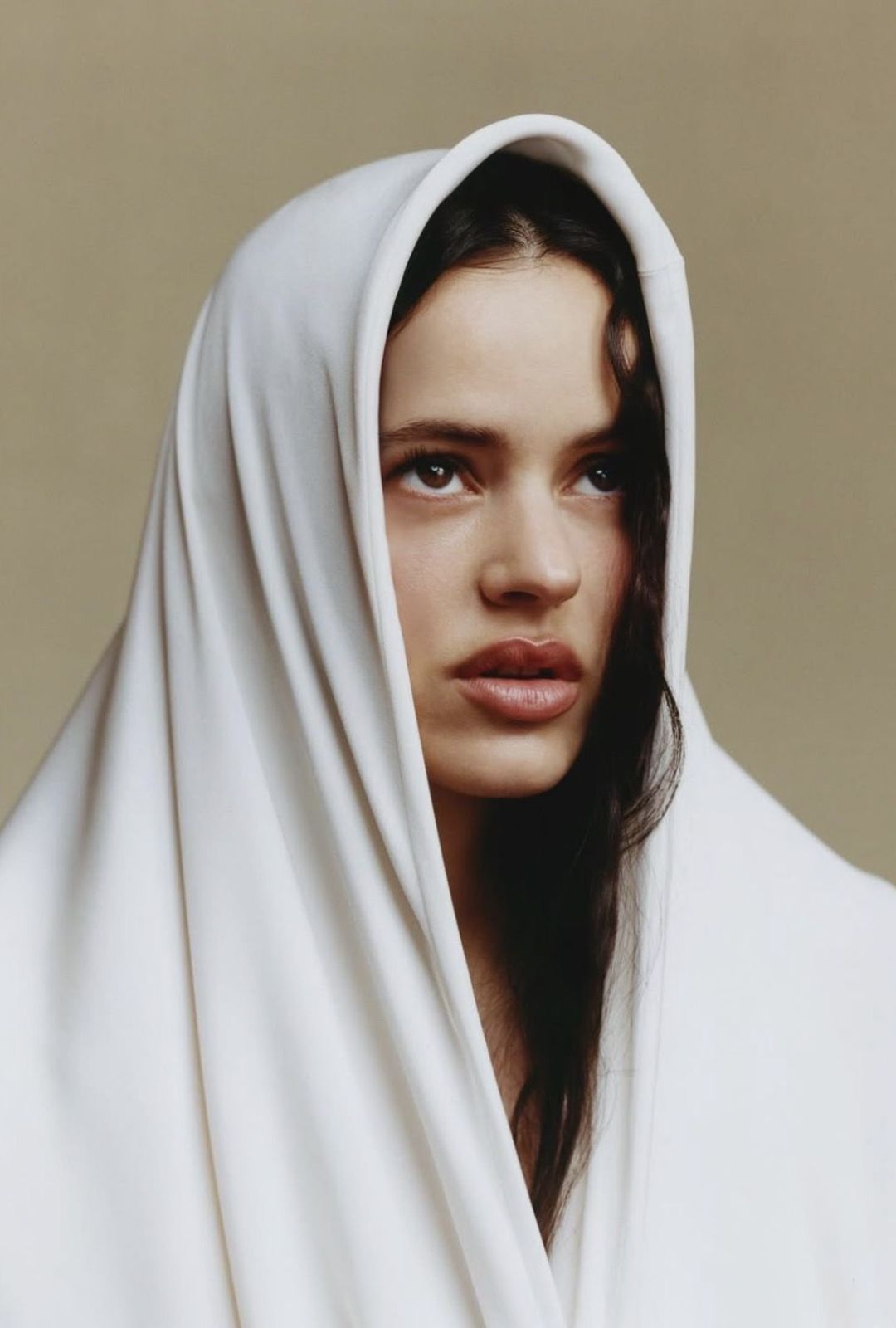 Rosalía anuncia el videoclip de ‘Sauvignon Blanc’ y su estreno