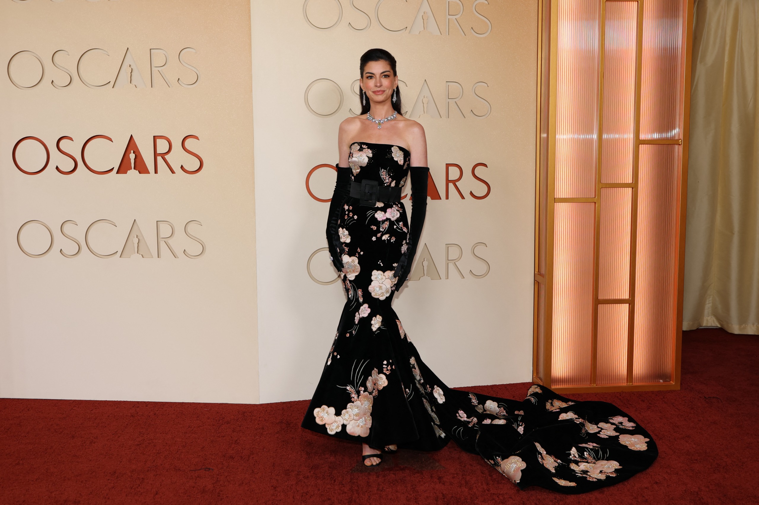 Para la alfombra roja de los premios Oscars 2026, las celebridades lucieron sus mejores atuendos. Estos fueron algunos de los mejores.