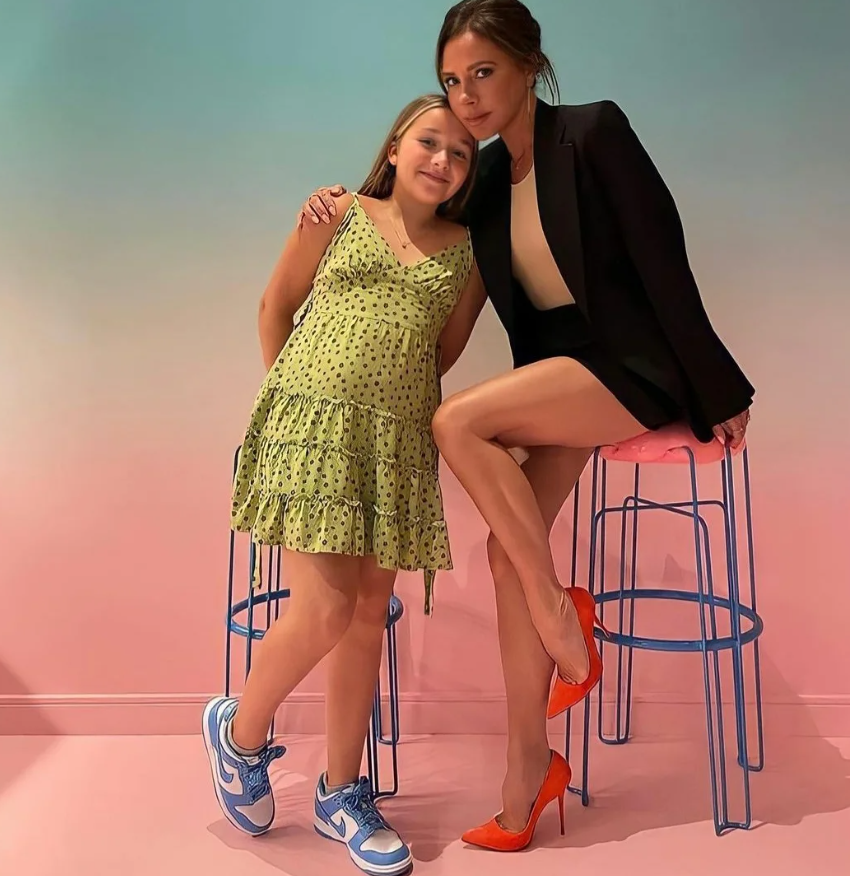 Harper comparte con su mamá el gusto por la moda, el lujo y la belleza / Créditos: Instagram página de fans.