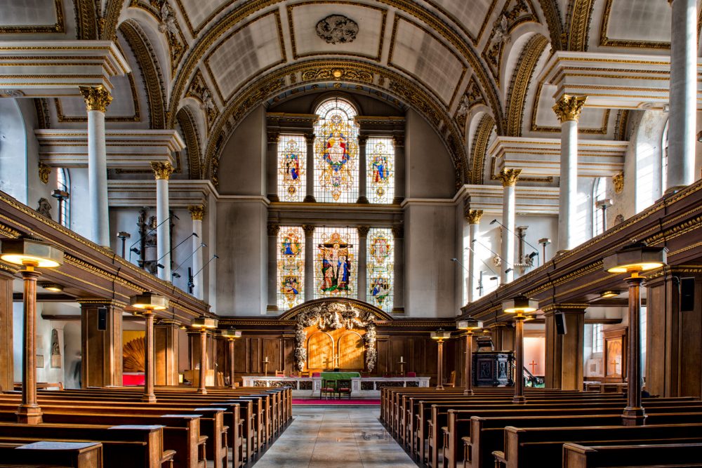 St James’s Church, Piccadilly, iglesia donde se grabó una de las escenas más esperadas de la temporada, la boda fallida de Anthony y Edwina