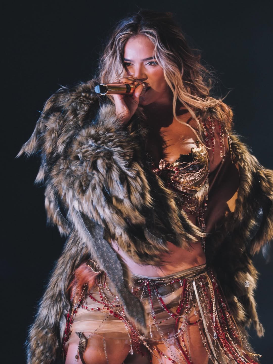 Durante el segundo fin de semana de Coachella, Karol G anunció lo que tanto sus fanáticos venían pidiéndole: una gira de conciertos.