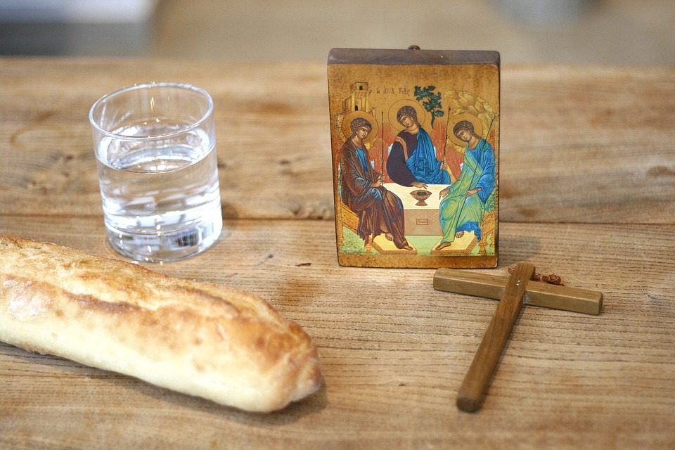 La Iglesia invita a reflexionar a través del ayuno y la abstinencia.