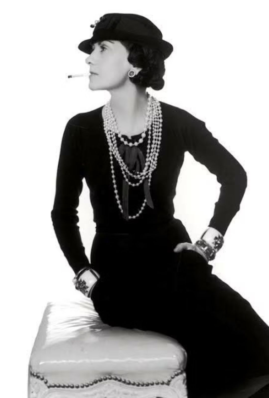 Coco Chanel: Biografía, Historia y Legado en la Moda Femenina