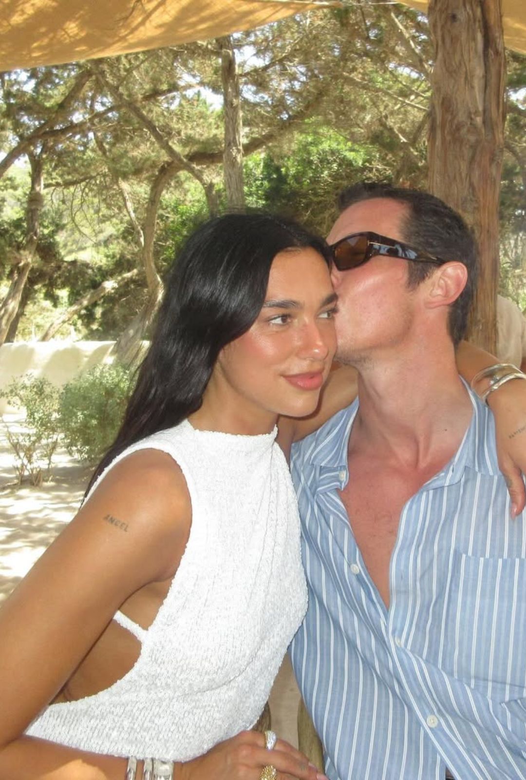 Dua Lipa y Callum Turner boda rumor en Sicilia: lo que se sabe