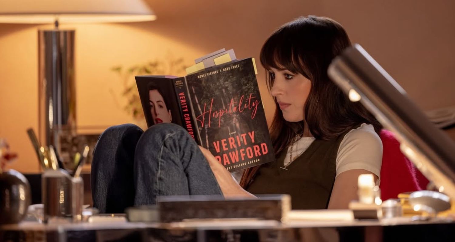 Tráiler de Verity: el beso viral de Anne Hathaway y Dakota Johnson