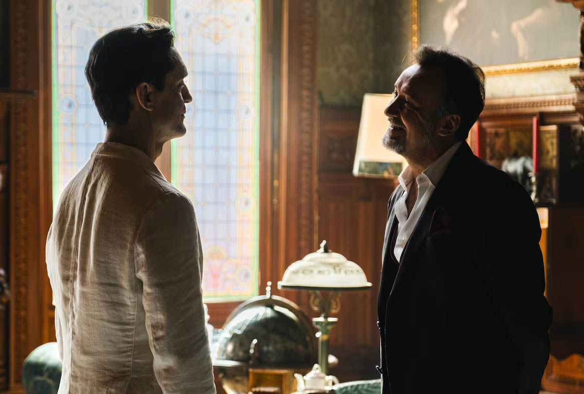 Pedro Alonso como Berlín y Jose Luis García Pérez como Duque en una escena del primer episodio de la serie española "Berlín y la dama del armiño" (Foto: Netflix) "Diario El Comercio. Todos los derechos reservados."