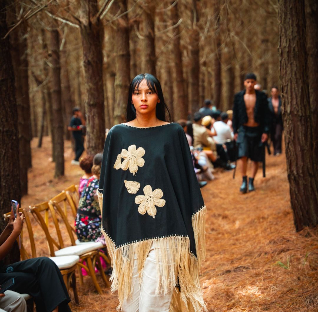 Esta semana, el Valle del Cauca se transforma en el escenario vivo de la moda latinoamericana con el lanzamiento de la quinta edición de Cali Distrito Moda 2026