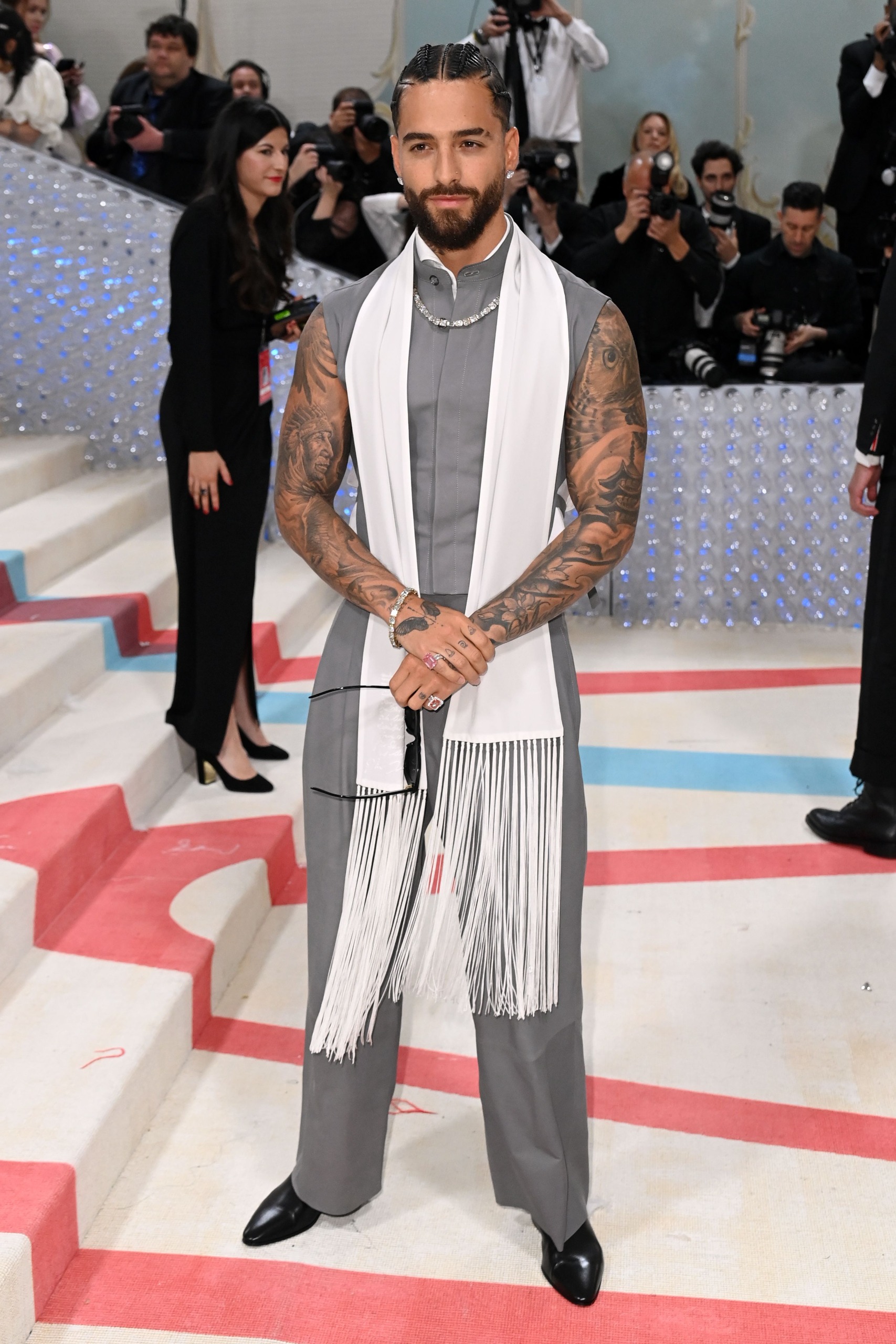 Maluma ha dejado huella en la Met Gala desde 2019 con looks icónicos, mientras anticipa su próxima participación en la noche de la moda.