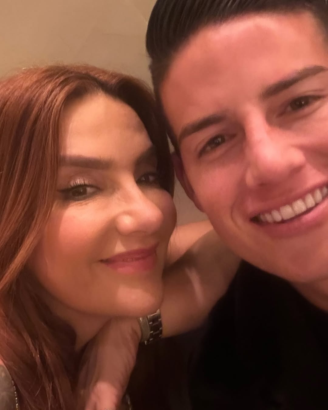 Nacida en Ibagué, Tolima, María del Pilar Rubio es psicóloga y madre de dos hijos: James Rodríguez y Juana Valentina Restrepo.