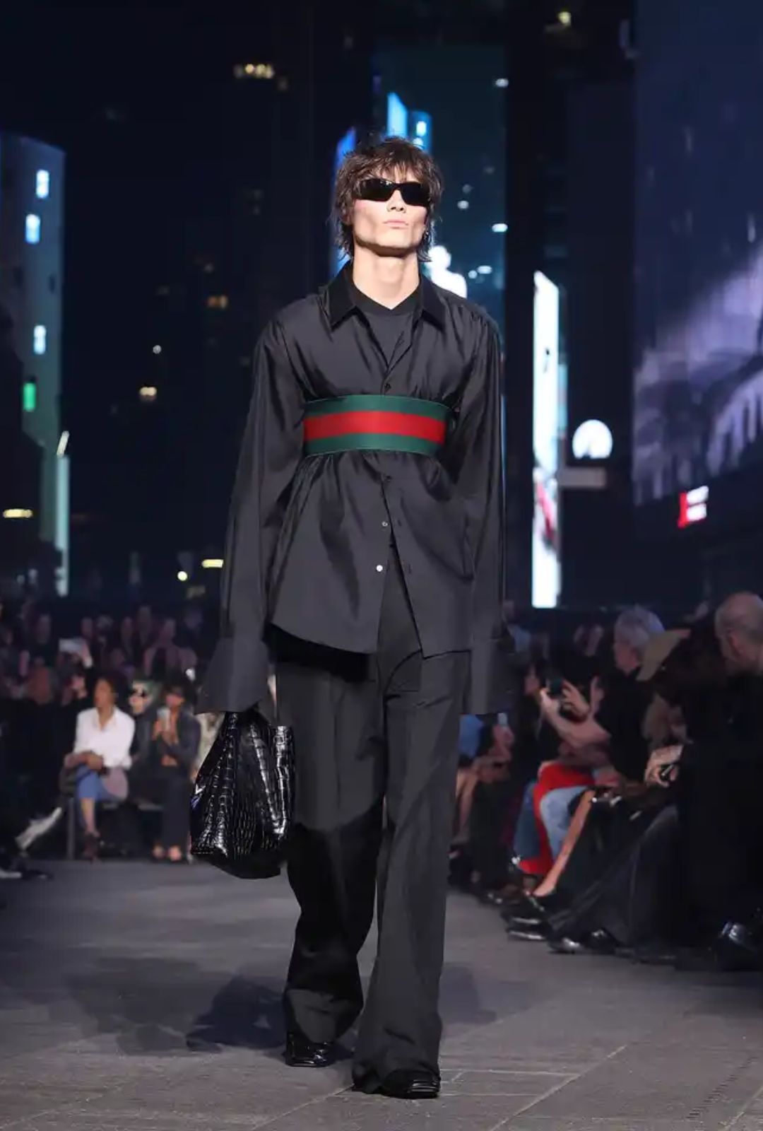 Gucci Cruise 27: Demna transforma Times Square en pasarela