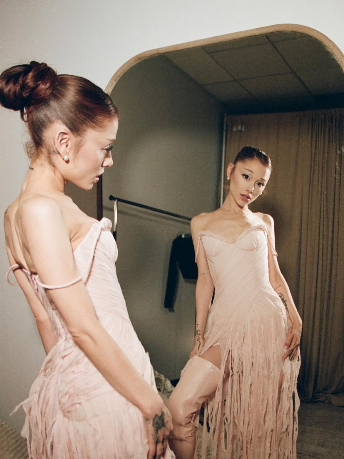 Ariana Grande anuncia Cloud Aurora, su nuevo perfume