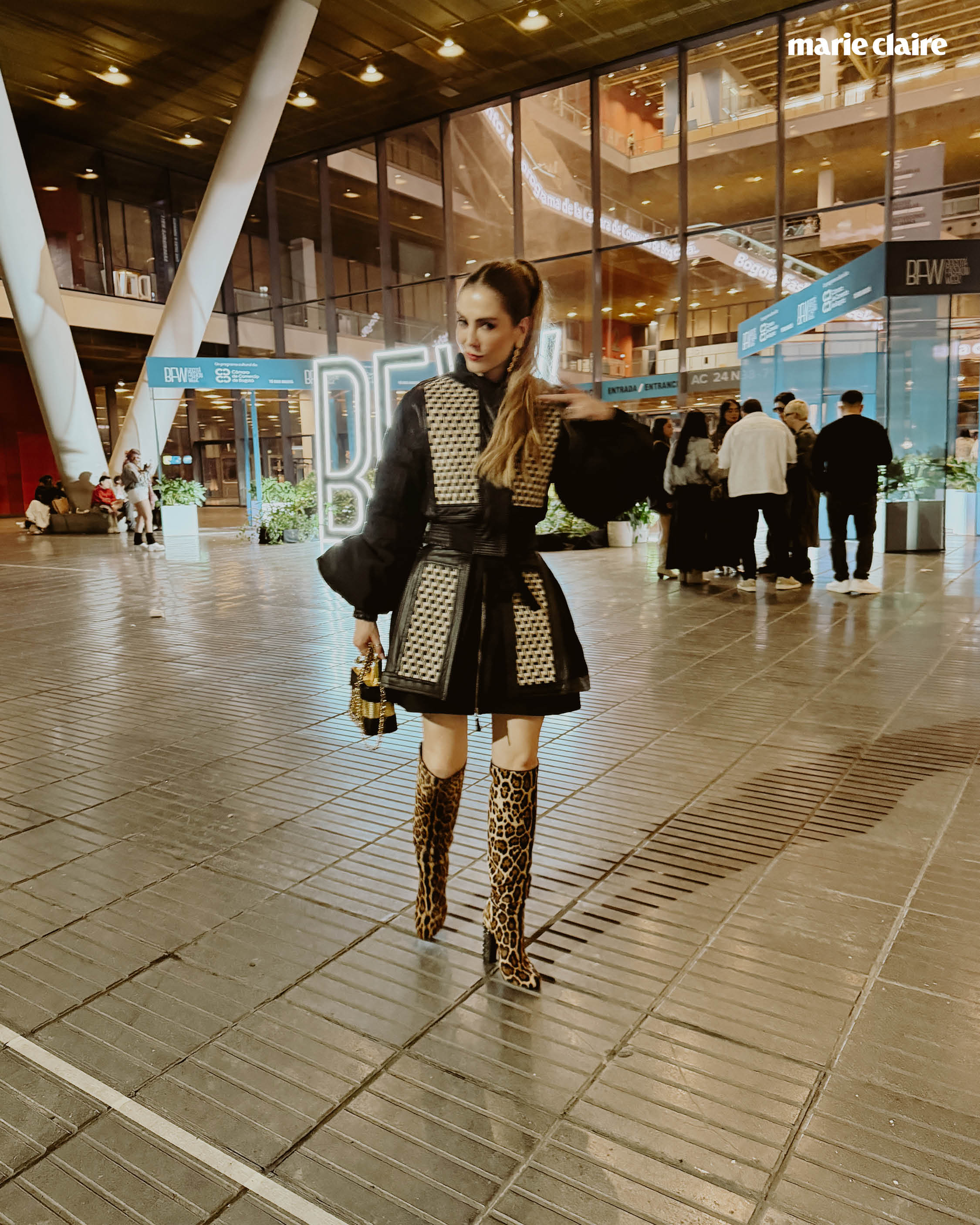 La novena edición de la Bogotá Fashion Week acaba de cerrar sus puertas en el imponente cubo de cristal de Agora, y dejó cifras que consolidan a la capital como un motor indiscutible del negocio de la moda en la región.