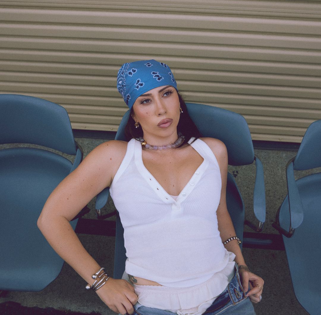 La identidad femenina en Kali Uchis no es estática.