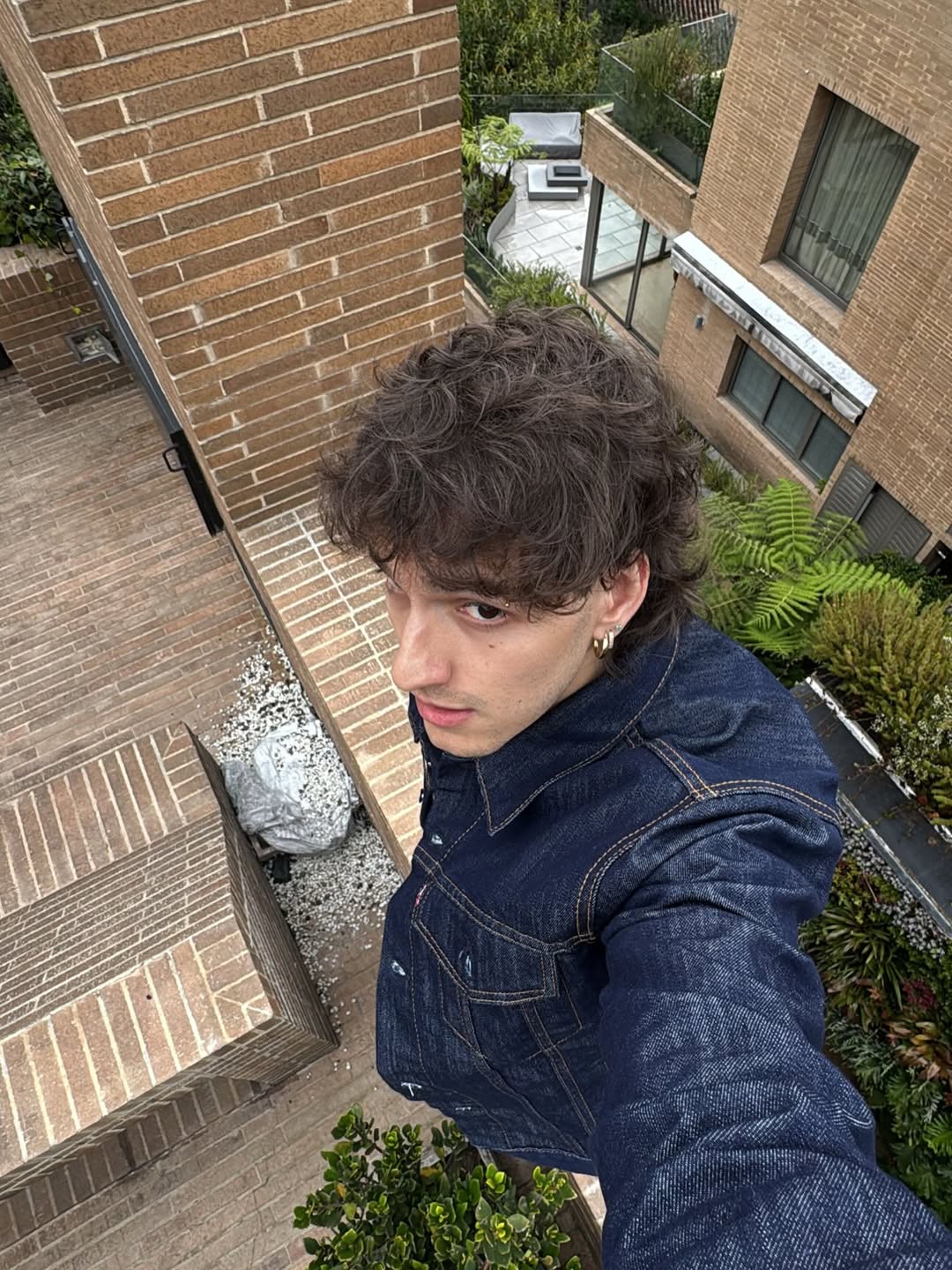 Emyl Rusev: el artista colombiano de raíces búlgaras detrás del éxito viral 'Así de rico'