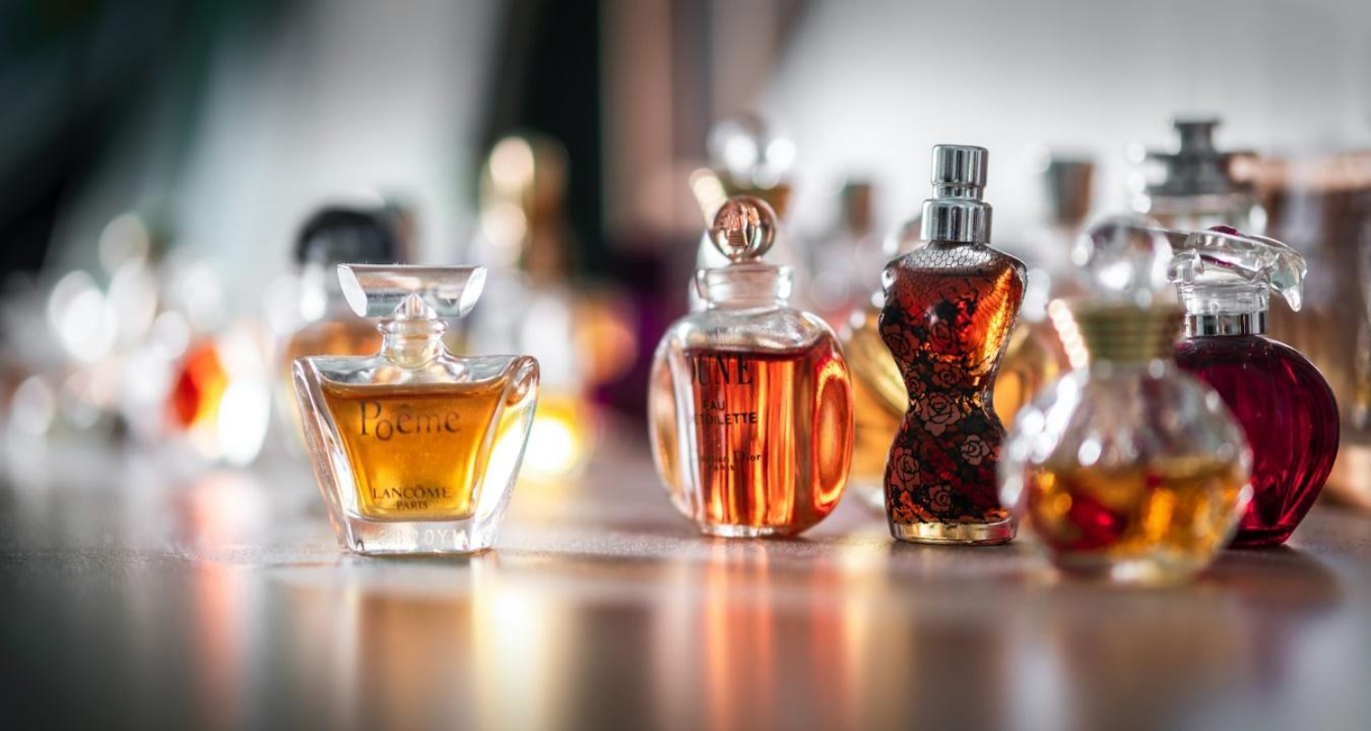 5 perfumes frescos y elegantes de mujer para ir a trabajar