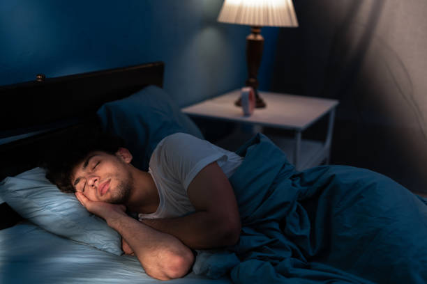 La ausencia del sueño REM, puede ocasionar irritabilidad, falta de atención, entre otros. 