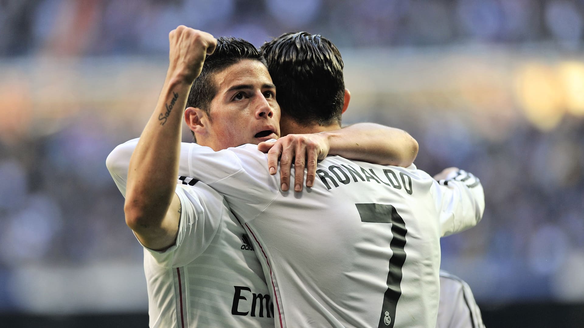Después de jugar juntos en el Real Madrid, James y Cristiano se vuelven a encontrar esta vez para defender a su selección. 