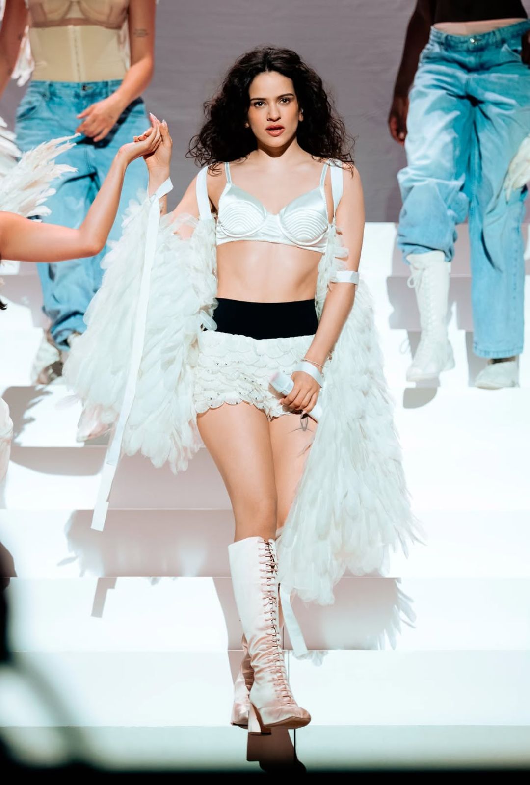 Look 4 de Dior para el concierto de Rosalía.