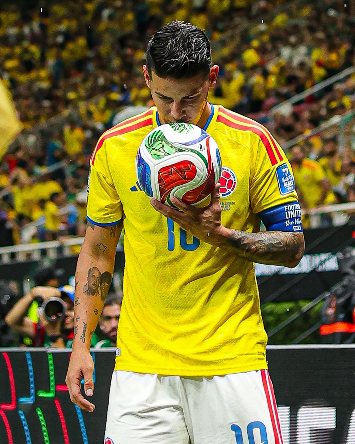 James es la serie perfeta para seguir hablando de futbol / Créditos: Instagram James Rodríguez.
