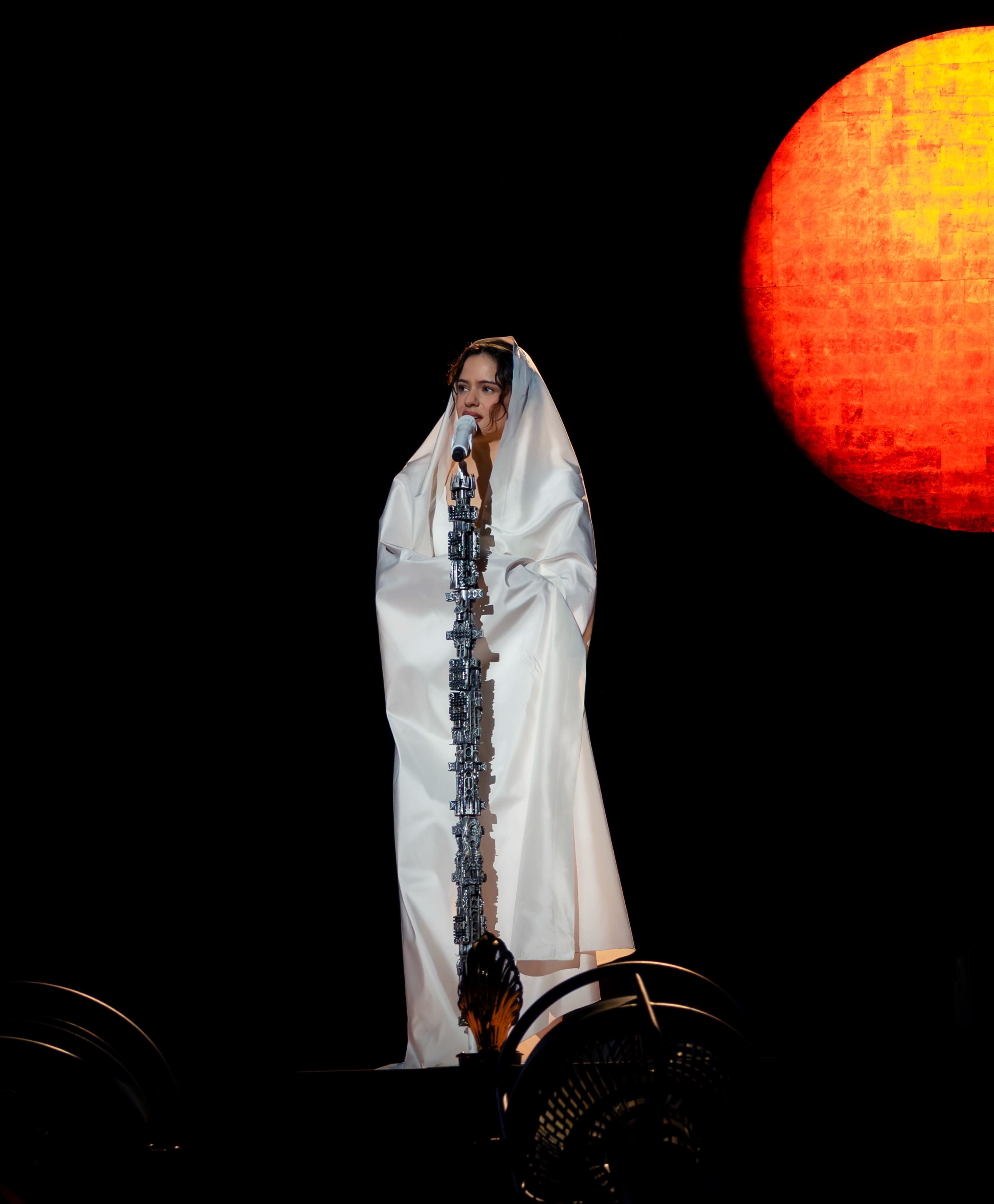 Rosalía en Bogotá: La estética venusina detrás del Lux Tour