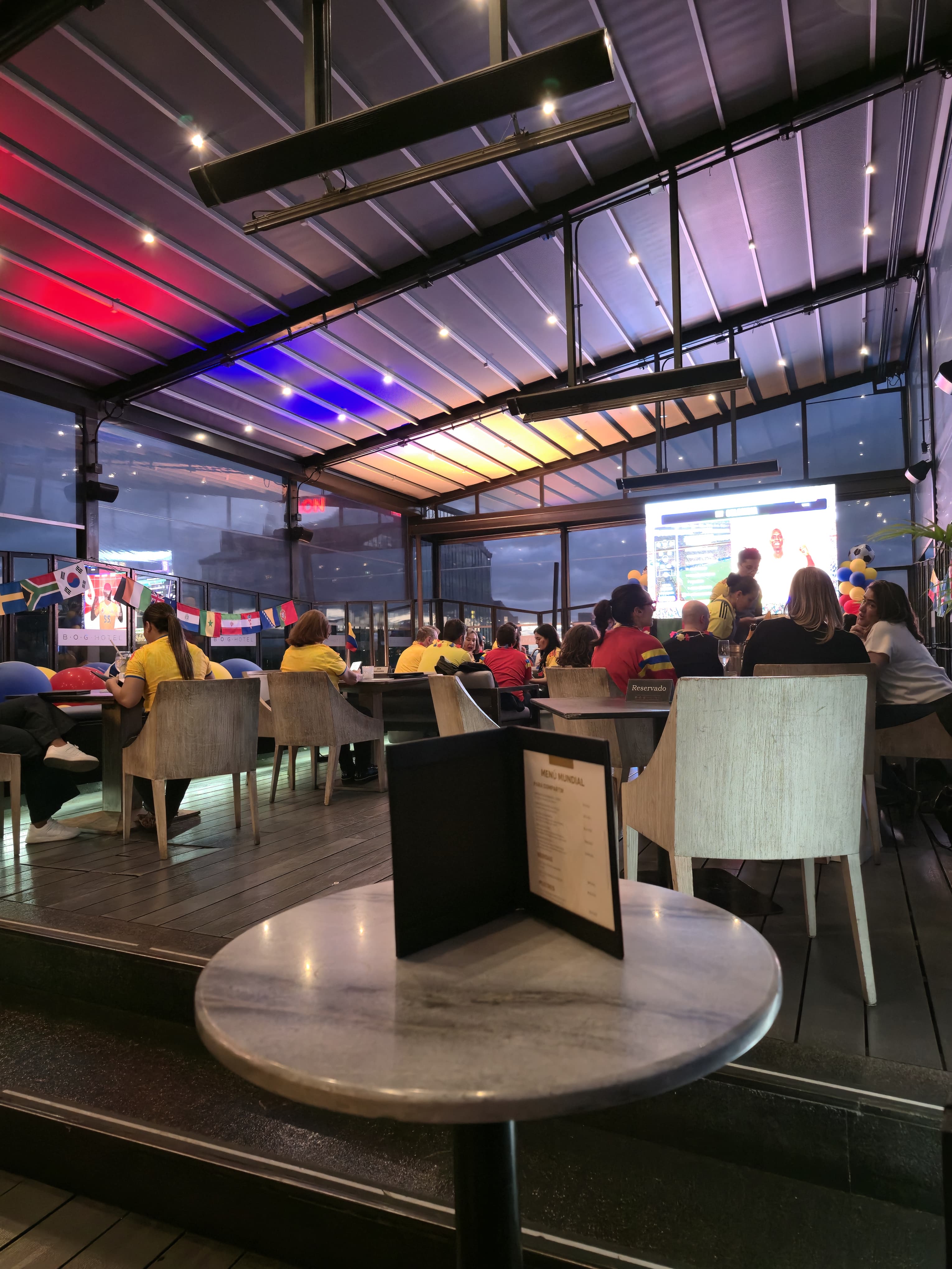 En Bogotá, B.O.G Hotel preparó una propuesta que reúne la transmisión de los partidos, una oferta gastronómica especial y opciones de hospedaje