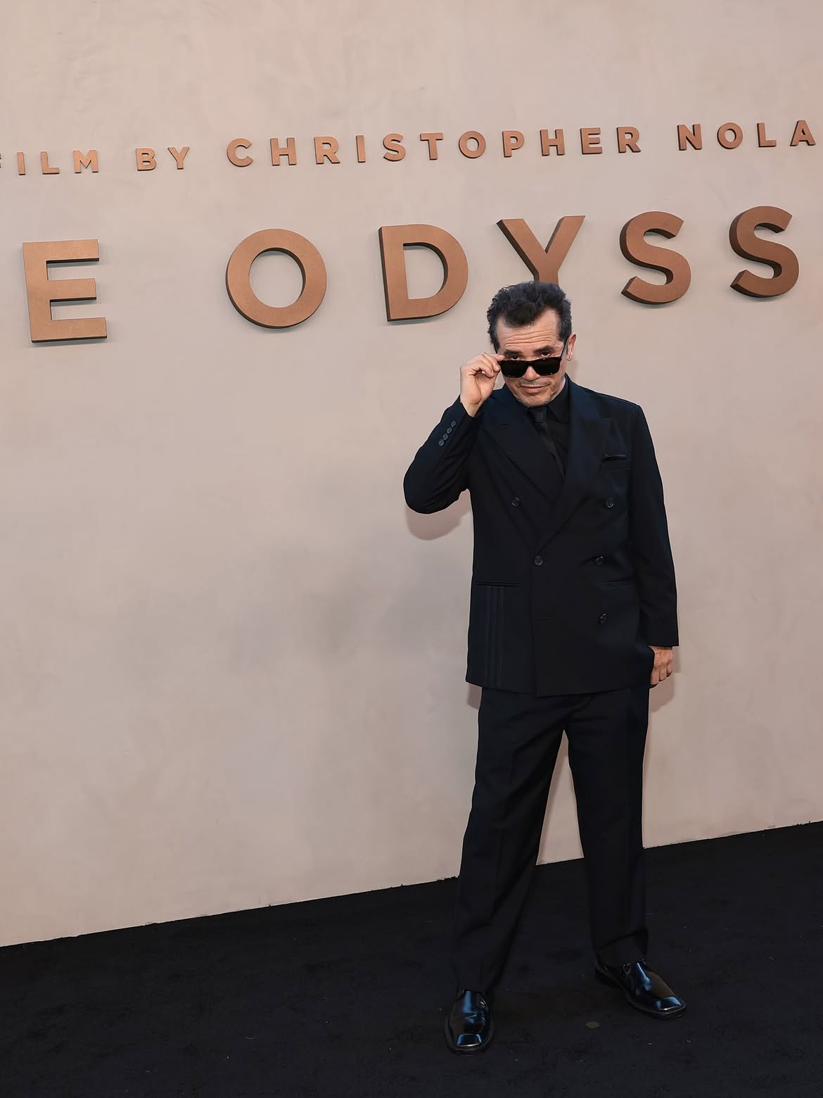 Quién es John Leguizamo, el actor colombiano que aparece en La Odisea de Christopher Nolan