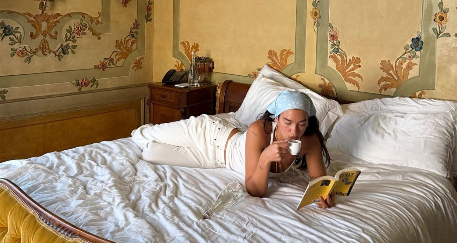 La biblioteca de Dua Lipa en Oporto: así es la Biblioteca Manifesto