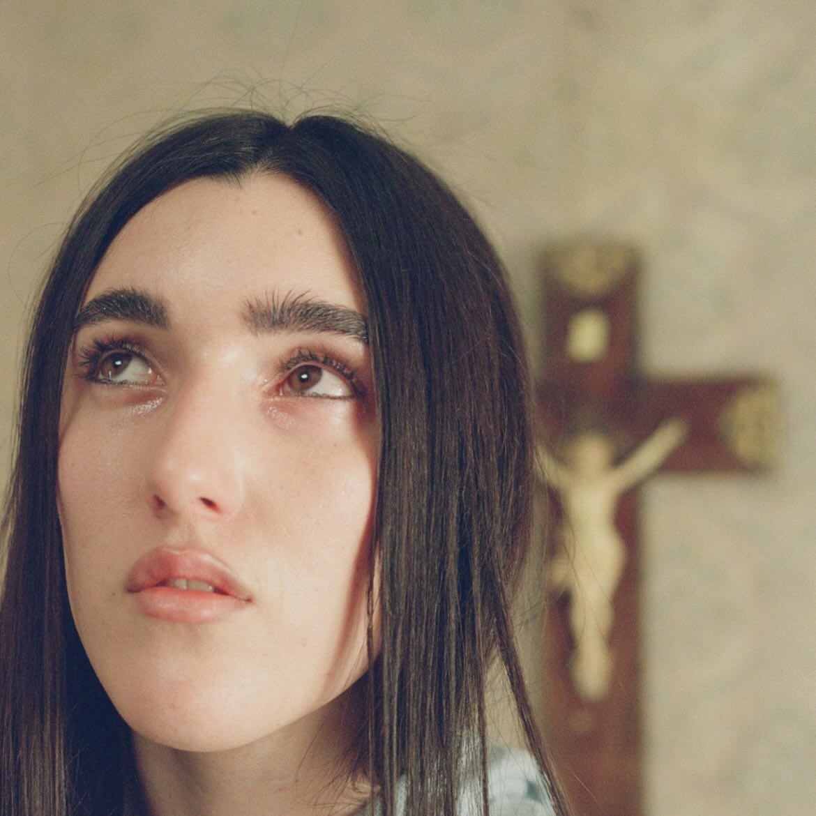 En entrevista con Marie Claire Colombia, Judeline habló sobre Besito, el proceso creativo detrás del sencillo, la nostalgia de los 20 y el momento artístico que atraviesa