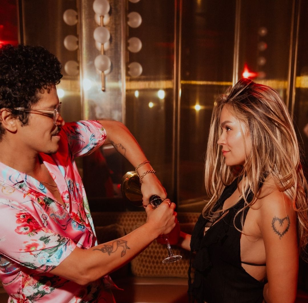 ¿Karol G y Bruno Mars están juntos? Te contamos por qué crecen los rumores sobre una supuesta relación
