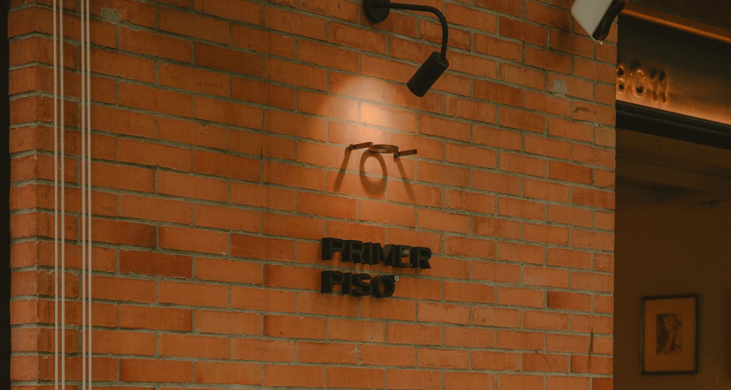  En el barrio Astorga, en El Poblado, Medellín, hay un restaurante que propone una experiencia alrededor de la comida, la música y la sobremesa.