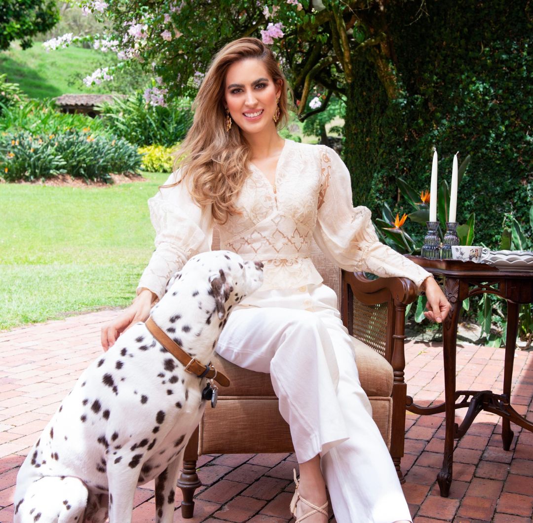 Andrea Freydell convierte pinturas en objetos para la vida cotidiana y lleva el universo colombiano de Ambiente Gourmet a su primera tienda en Estados Unidos.