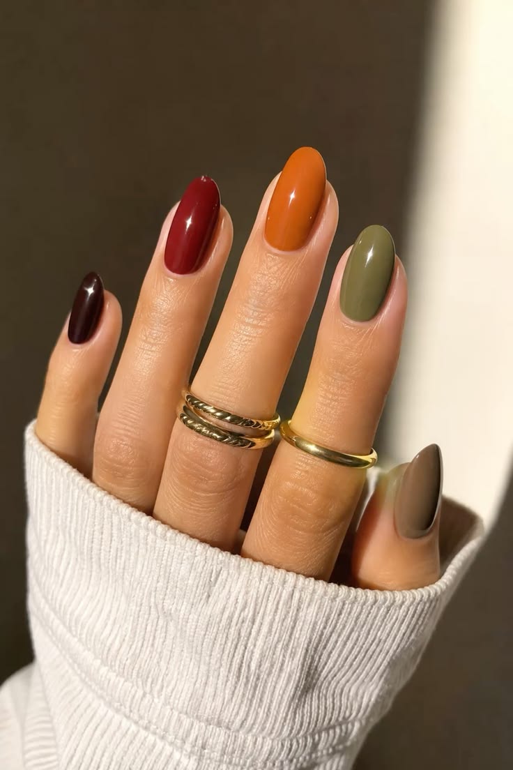 Los colores de uñas perfectos para octubre: tonos que serán protagonistas este mes