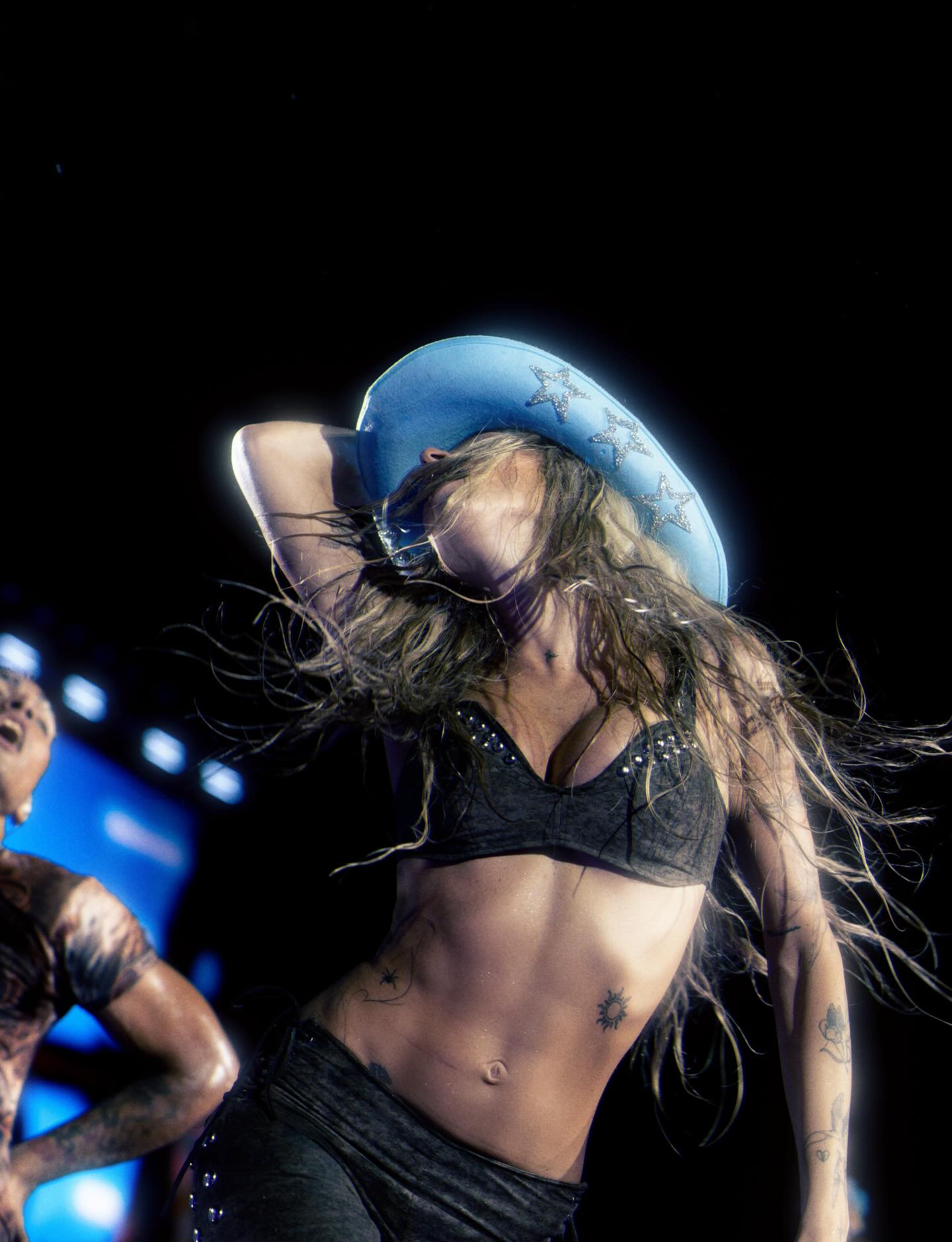 Tini llegará a Bogotá con FUTTTURA, su gira mundial, para reencontrarse con sus seguidores colombianos en una noche que recorrerá distintas etapas de su carrera musical. 